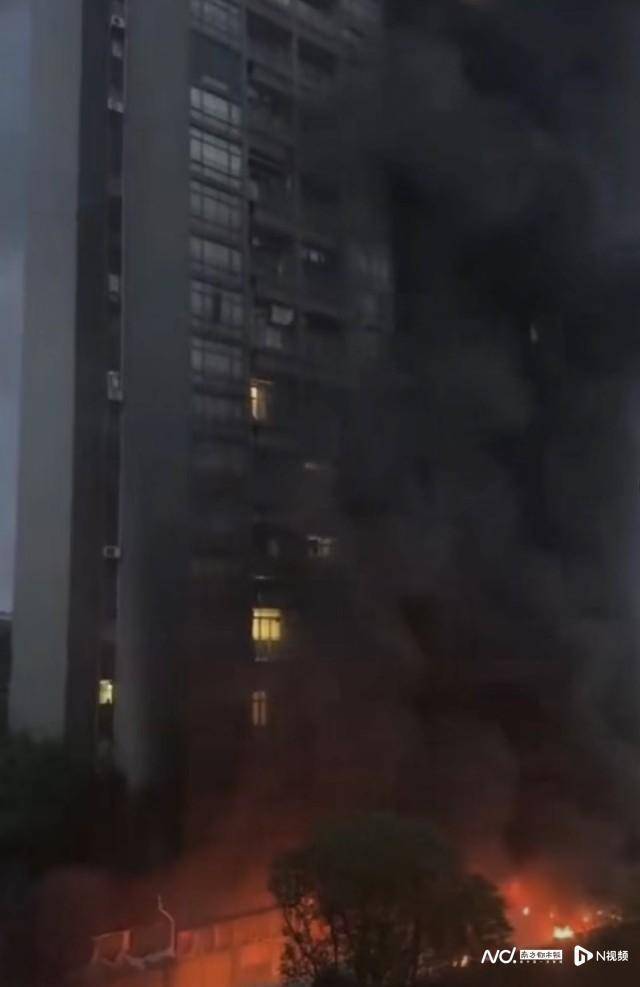 足球甲組聯賽_东莞一小区逾百辆电动自行车烧毁足球甲組聯賽!住户睡梦中被叫醒撤离逃生