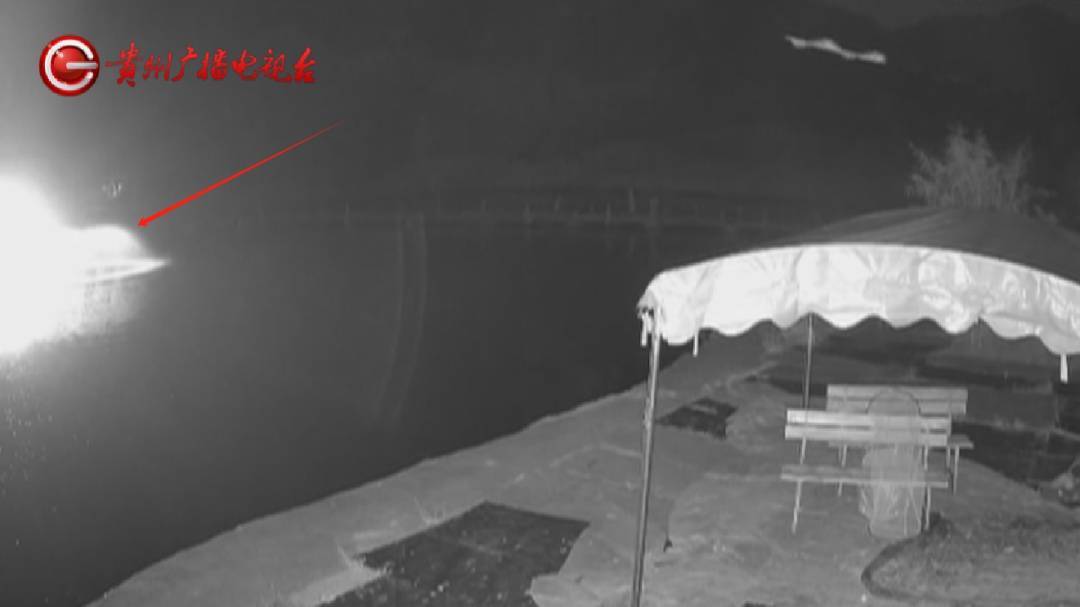 英超足球联赛
_贵阳一男子连人带车冲进鱼塘！塘主：鱼死了不少英超足球联赛
，车主：我当时正在……