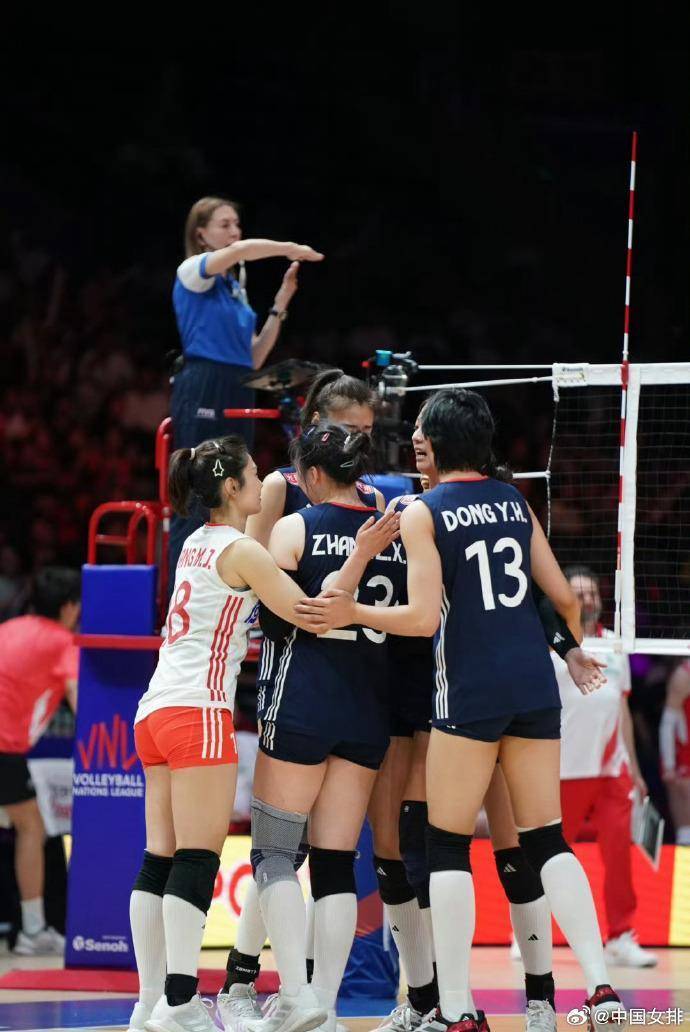 皇冠代理占成比例_四战全胜皇冠代理占成比例!中国女排逆转战胜美国女排 阿灵顿站完美收官