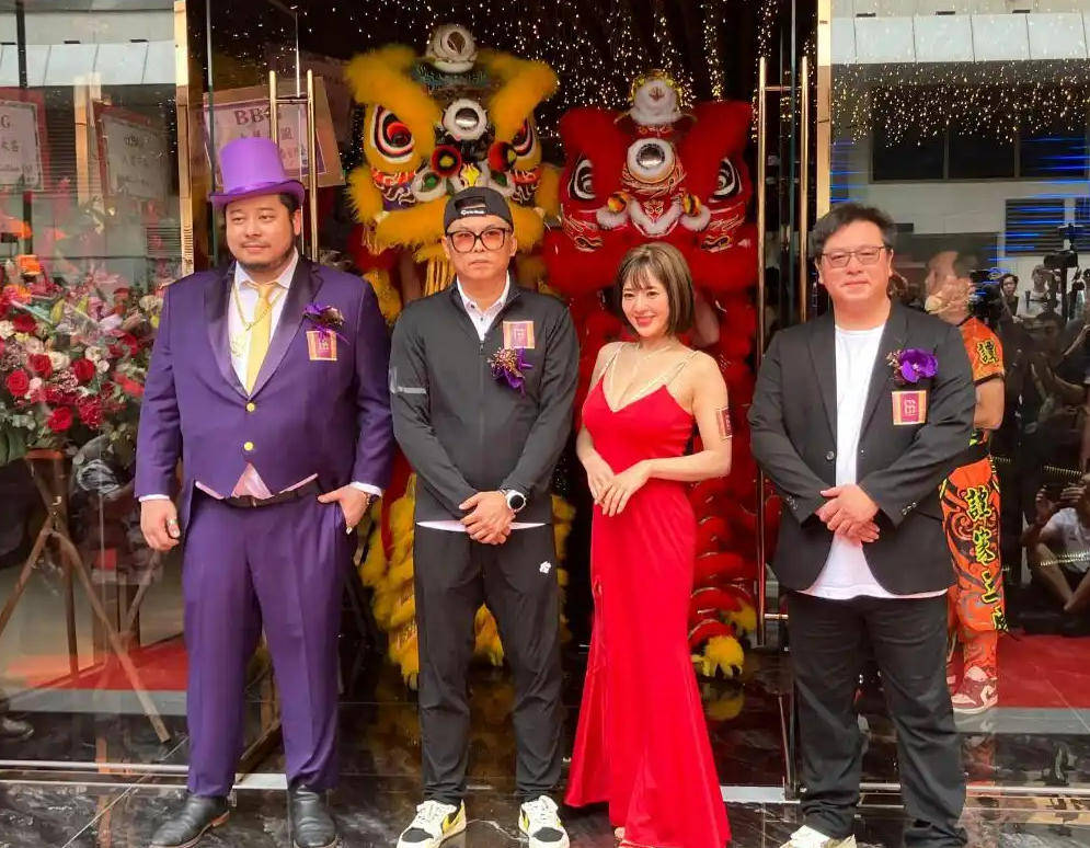 卡斯迪隆vs萨拉戈萨_44岁苍井空惊艳亮相香港娱乐场所开幕式卡斯迪隆vs萨拉戈萨,超深V礼服尽显魅力