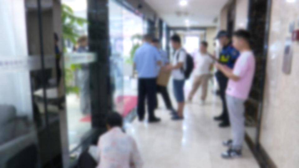 希腊超级联赛甲组_男子花30万讨老婆希腊超级联赛甲组,一个月不到人财两空!婚介所回怼记者:再拍我就对你不客气