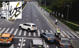 皇冠信用网登1_事发上海晚高峰!汹涌车流中皇冠信用网登1,一男子绝望跳车,直奔民警而去……