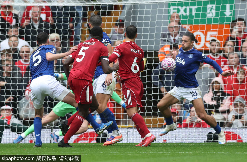 皇冠信用庄家_鲁尼:斯洛特让中场索博踢右后卫皇冠信用庄家,阿莫林这样做会被骂得体无完肤