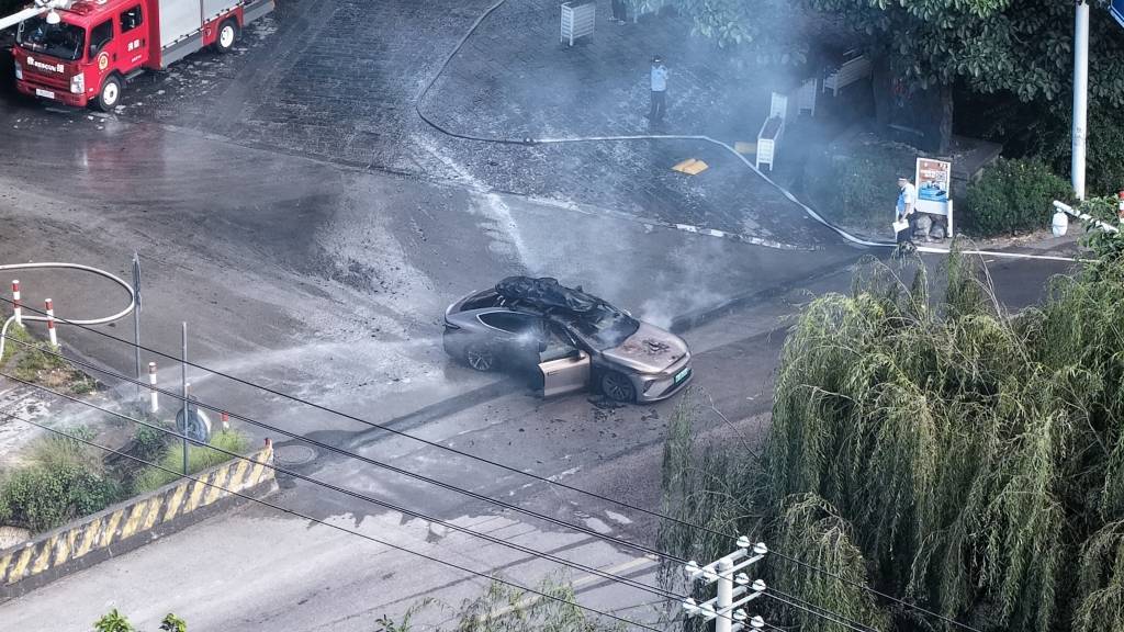 皇冠会员如何申请
_一辆蔚来牌轿车在大理一景区外起火皇冠会员如何申请
,一家四口撤离及时无伤亡