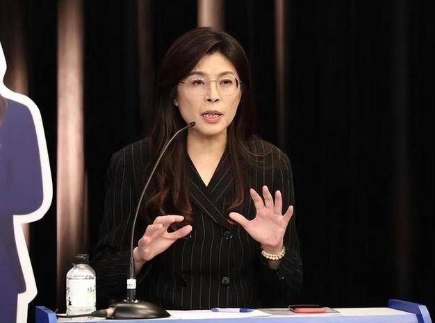 皇冠信用网开户
_两岸和平统一还远吗?登机赴京前皇冠信用网开户
,郑丽文公布人事名单,朱立伦回应特殊,不准打破惯例!