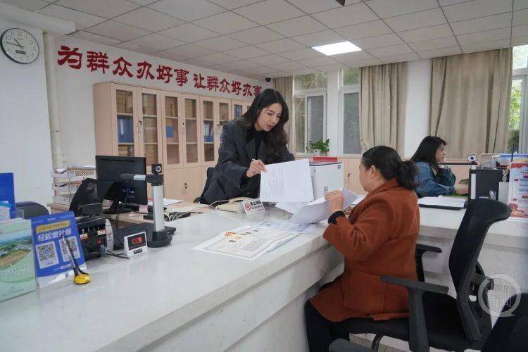 皇冠信用網会员开户
_重庆部分行政区划调整落地一周皇冠信用網会员开户
,市民办事更便捷