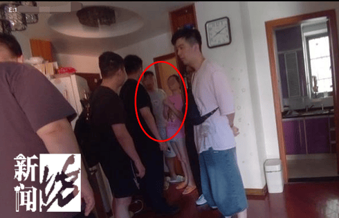 皇冠足球管理平台出租
_上海警方抓获一家5口!夫妻先偷摸卖这种服务皇冠足球管理平台出租
,再拉弟弟弟媳入伙……