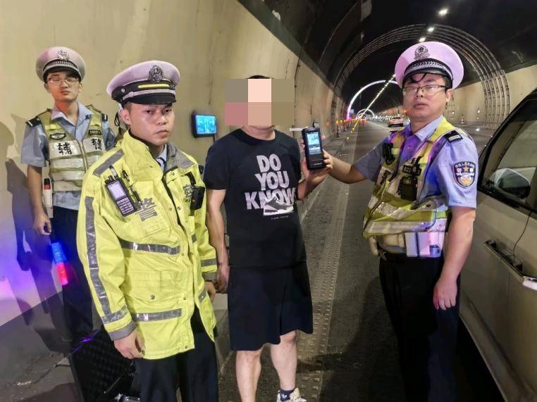 皇冠信用網代理登3
_连续两晚皇冠信用網代理登3
,重庆同一隧道!这两人的“神操作”看呆交警