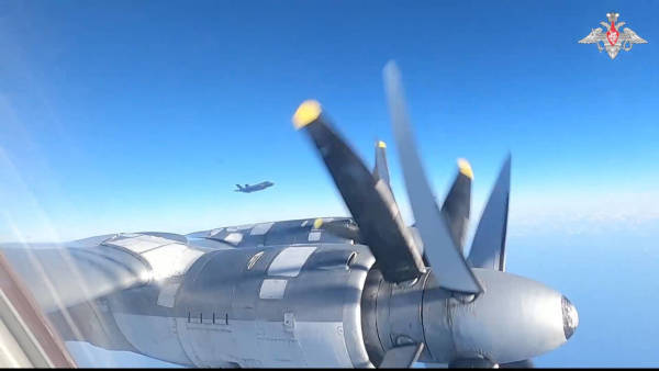 洲际附加赛2组
_中俄轰炸机和航母从3个方向“包围琉球”