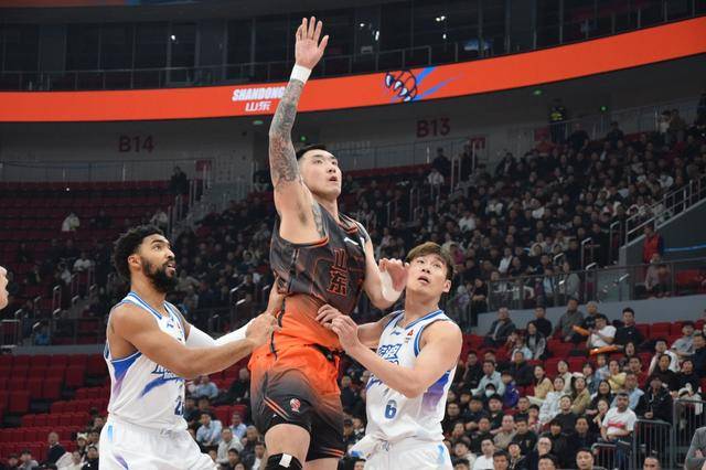 皇冠比分_正好侃球丨从三连败到八连胜皇冠比分！邱彪找到了“高速”行驶的钥匙