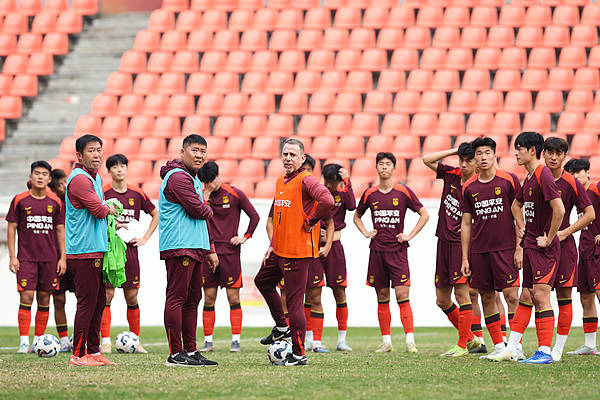 皇冠信用网登2代理申请_U19国足战平乌兹别克斯坦皇冠信用网登2代理申请，久尔杰维奇留在中国过春节