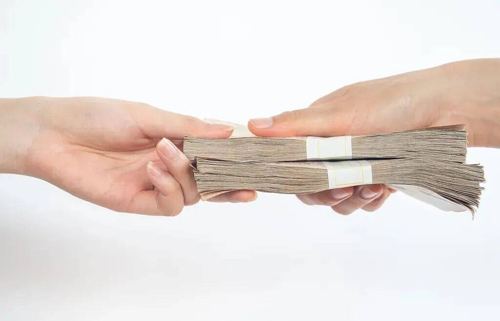 mos011皇冠官网网址_九旬老人将900多万元积蓄交给儿子mos011皇冠官网网址,发现钱被花了后起诉要求归还,法院怎么判?