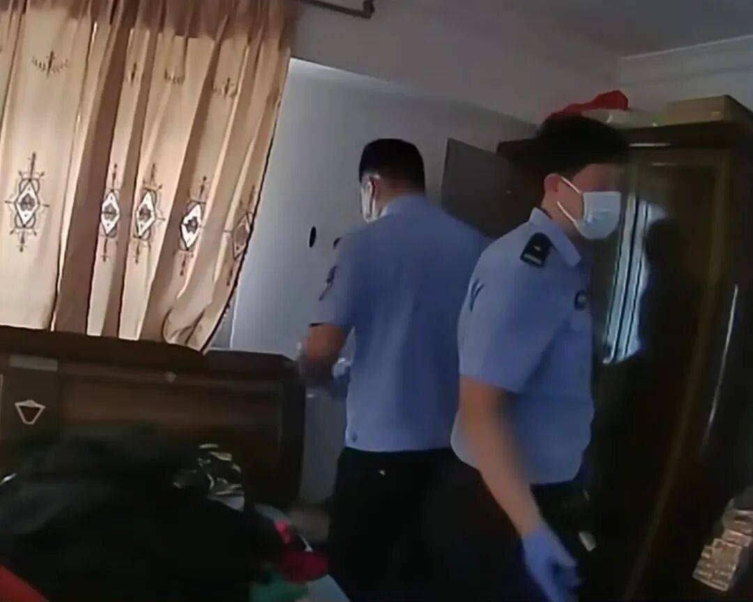 皇冠信用网会员申请_福建一对新人婚宴刚办完皇冠信用网会员申请，5万元礼金“不翼而飞”，民警满屋翻遍后全额找回，竟是新郎忘记已将钱藏至一隐蔽位置