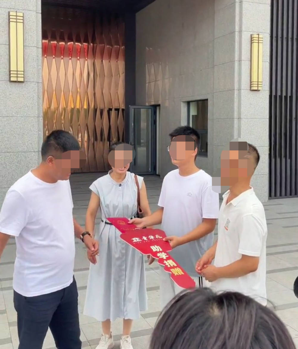 皇冠信用网正网_山西介休一学霸697分考入清华皇冠信用网正网,当地开发商奖励青华苑小区两居室一套