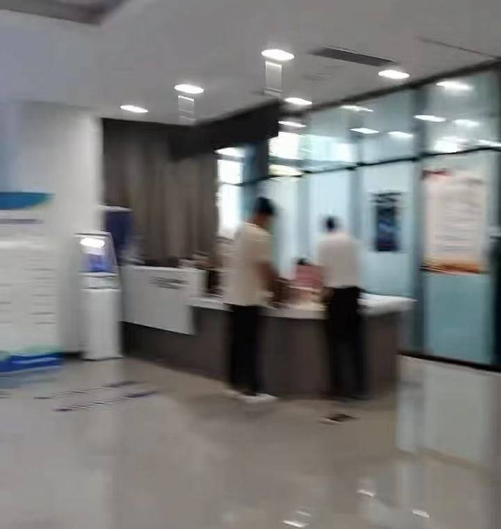 皇冠信用网代理注册_9点了办事窗口咋没人？网友质疑江苏灌云政府部门没人在岗皇冠信用网代理注册，当地回应