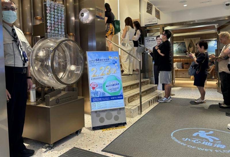 如何代理皇冠信用网_香港一单位15名工作人员合购六合彩中奖约3000万港元如何代理皇冠信用网,负责购票者因不愿平分奖金,被以涉嫌“盗窃”拘捕
