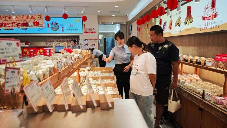 皇冠信用网在哪里开通_“炒鸡月饼”你吃过吗皇冠信用网在哪里开通?临沂一食品公司正赶制临沂炒鸡月饼