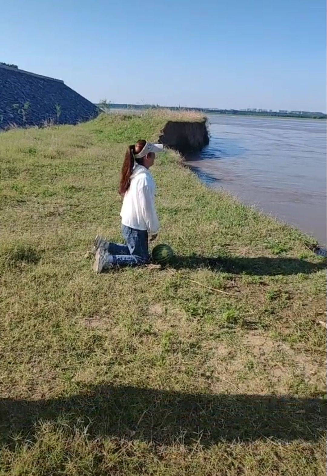 皇冠信用网足球代理_与男友在黄河边约会后失踪的女孩已找到皇冠信用网足球代理,遗体经尸检后已火化,警方审查认为现有证据无法证实犯罪事实发生,不予立案