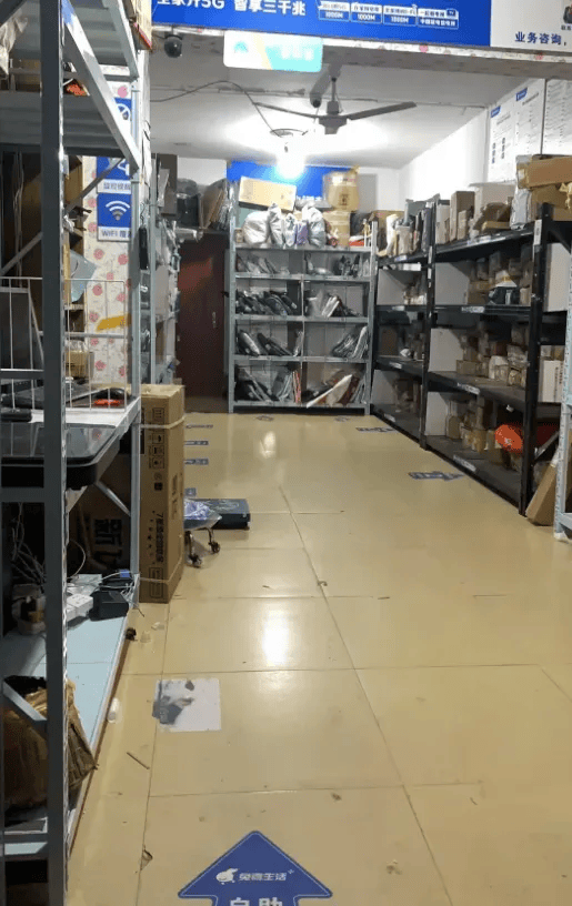 皇冠足球管理平台出租_浙江一男子刚上班皇冠足球管理平台出租,捡到3张纸条,打开还有自己名字:我已20小时,没有进食进水,帮我,求你了……