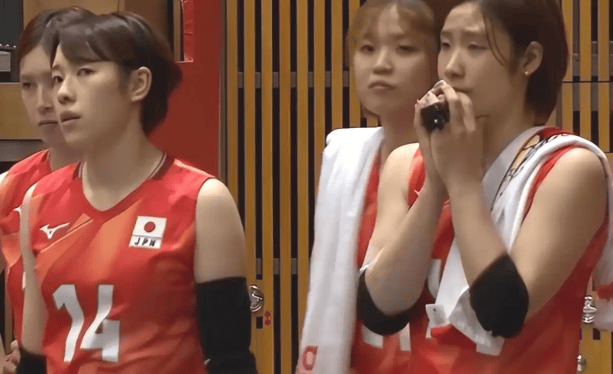 皇冠hga035手机版_日本女排颁奖全程黑脸!曾10-2领先遭逆转队员落泪皇冠hga035手机版,日媒直言心理被击溃