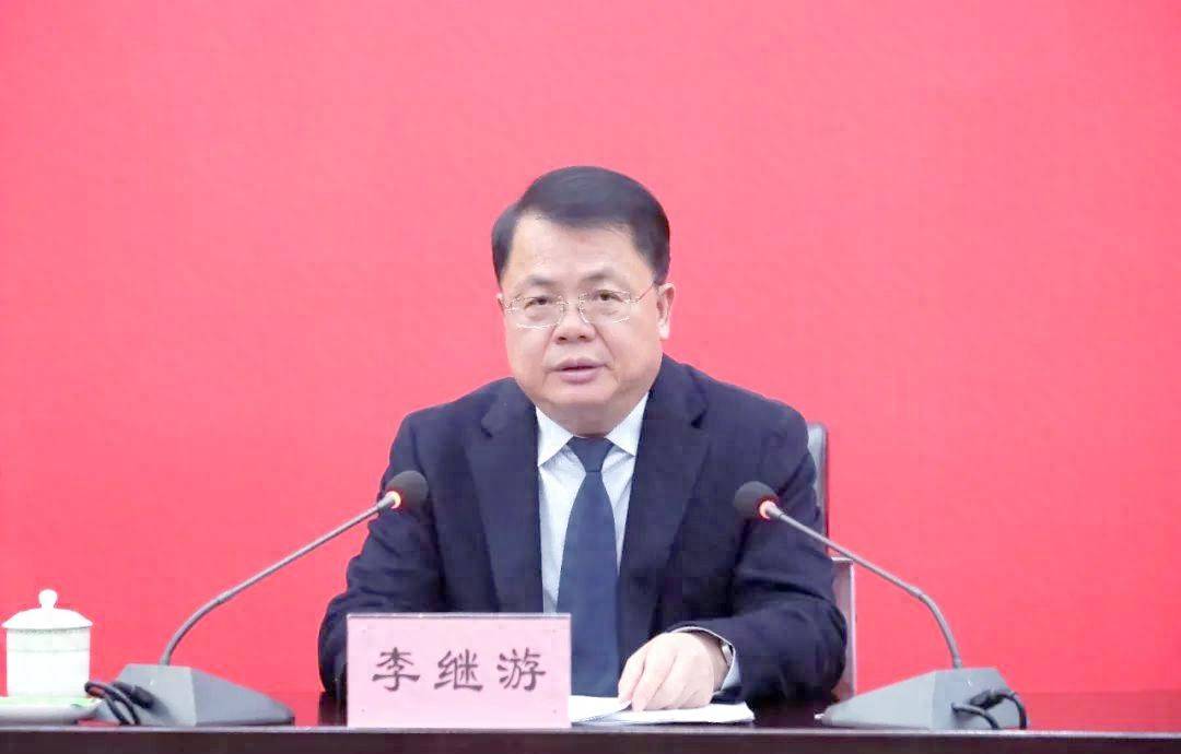 皇冠信用网平台_河南省辉县市委原书记李继游皇冠信用网平台,被罢免河南省人大代表职务;曾因“智力残疾村民顶包村支书案”被问责