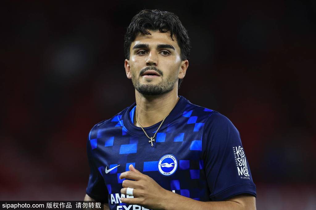 皇冠信用网结算日_曼联的中场危机：5000万欧买来的桑托斯为何无缘首秀皇冠信用网结算日？